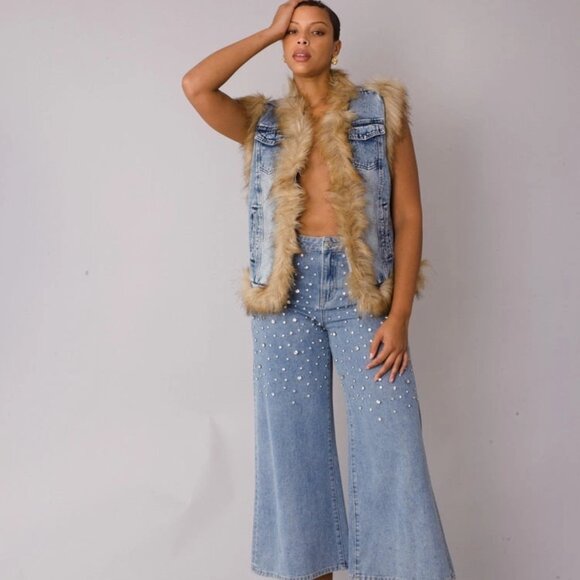 Stylish Blue Denim Vest with Faux Fur Trim - Picture 5 of 5